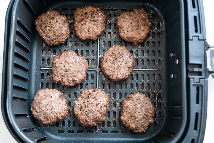 bánh hamburger trong giỏ