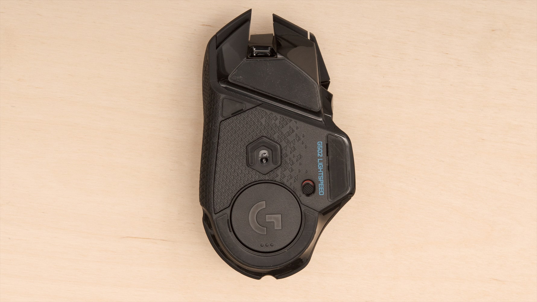 logitech-g502-lightspeed-design-medium-cai-trang-review